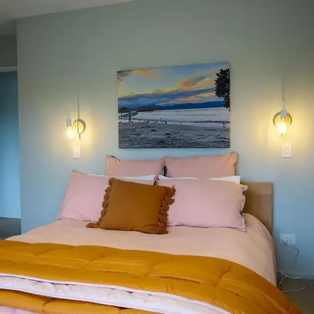New Brighton Pier Retreat - Bed & Breakfast
